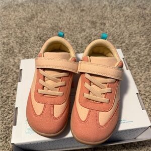 NWT Kids Retro Suede Pink Sneakers